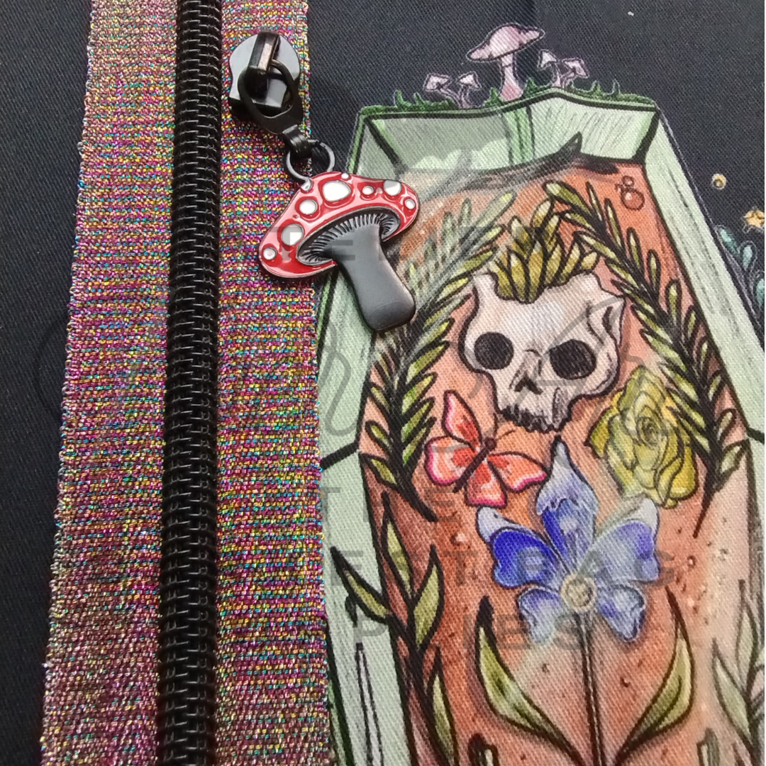 #5 Zipper - Rainbow - Black Teeth - Metallic Silk at Atelier Fiber Arts