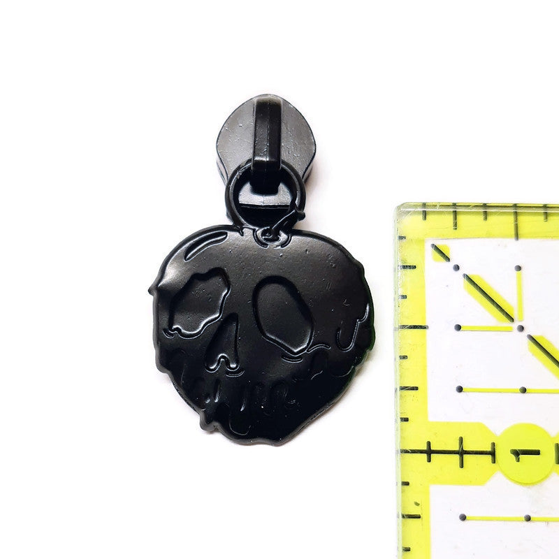 #5 Poisoned Zipper Pulls in Matte Black at Atelier Fiber Arts