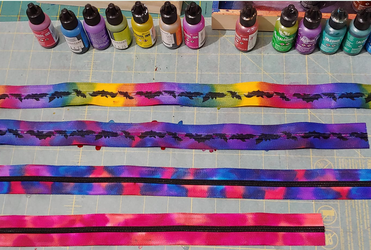 #5 Zipper - White - by the meter - Black Teeth at Atelier Fiber Arts