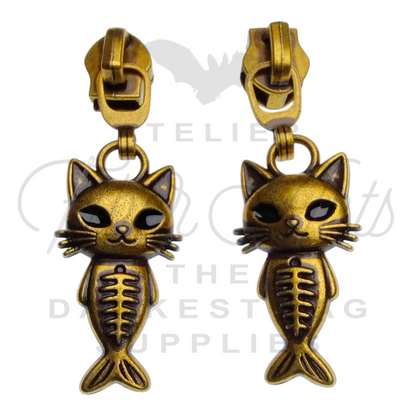 #5 Mercat with Green Eyes Zipper Pulls in Antique Gold at Atelier Fiber Arts