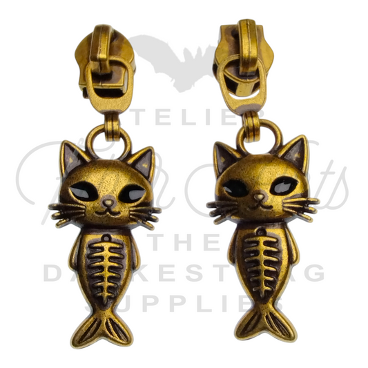 #5 Mercat with Green Eyes Zipper Pulls in Antique Gold at Atelier Fiber Arts