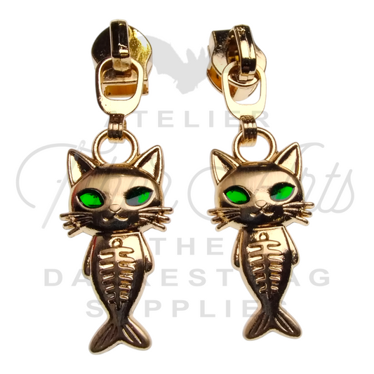 #5 Mercat with Green Eyes Zipper Pulls in Brushed Gold at Atelier Fiber Arts