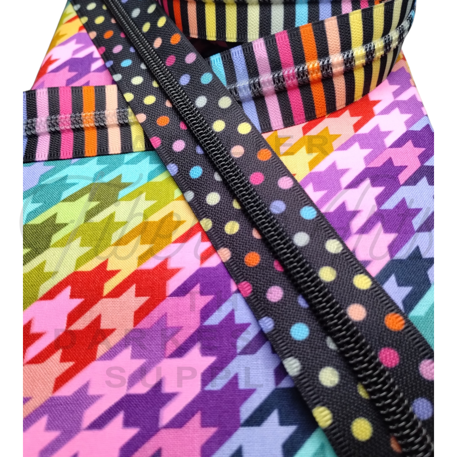 #5 Zipper - Multicolour Dots - BLK Teeth at Atelier Fiber Arts