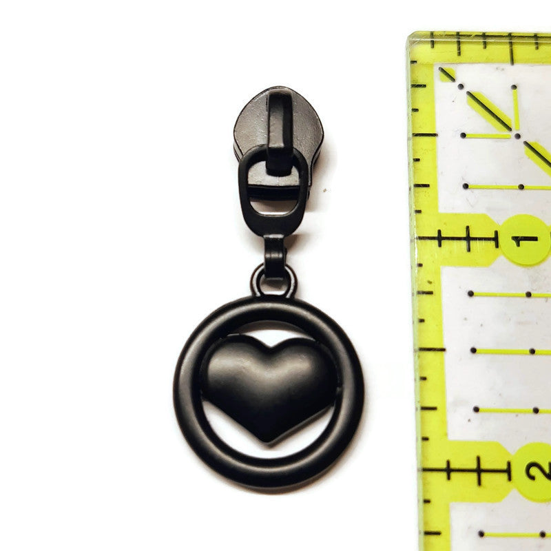 #5 Encircled Heart Nylon Zipper Pulls in Matte Black - 3pcs Atelier Fiber Arts